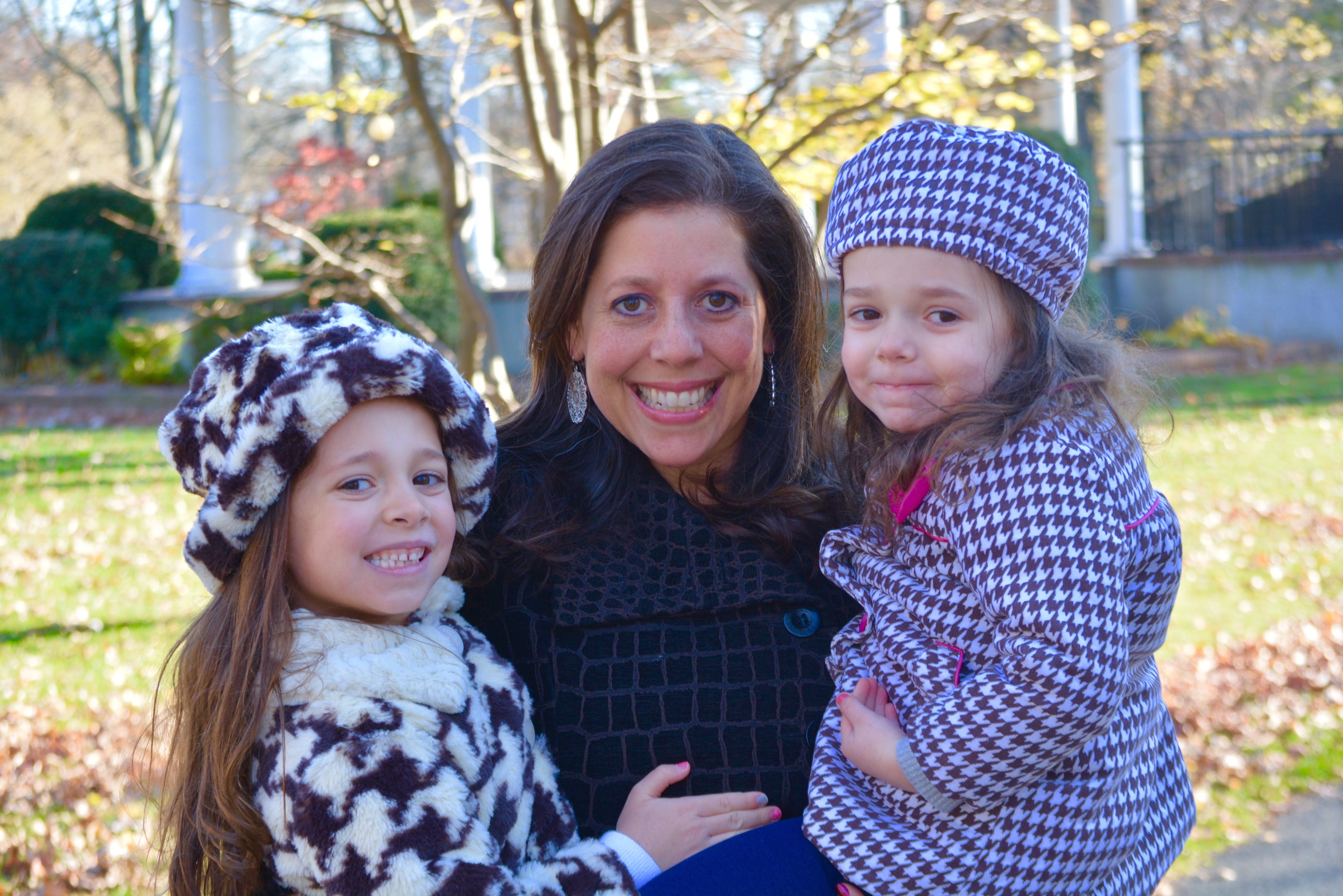 Tami Bowling w/ daughters